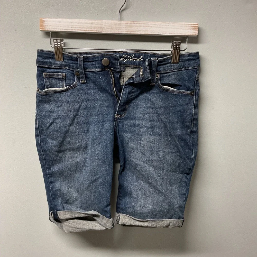 Universal Thread Bermuda Shorts Womens 2/26 Blue Dark Wash Mid Rise Denim Rolled